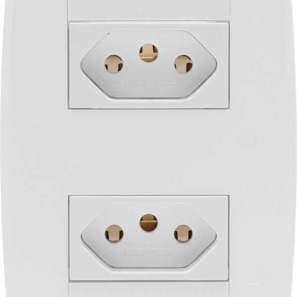 Tomada elétrica dupla do departamento Materiais elétricos na Nogueira Materiais de Construção, materiais de construção em Sinop MT